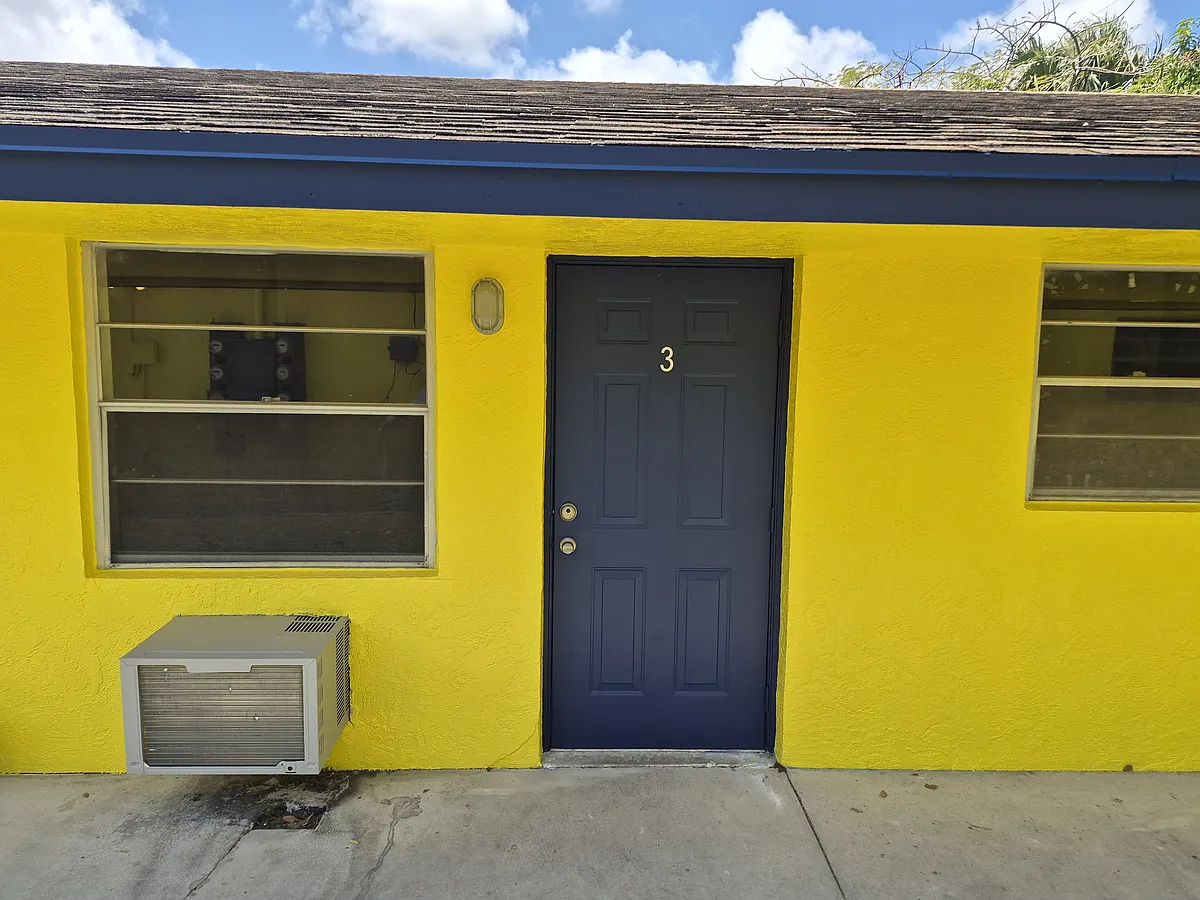Building Photo - 1120 18th Ave N #3