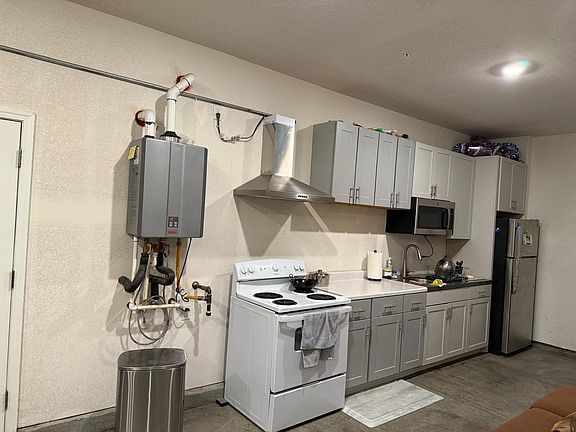 2nd image of 3831 Portalis Ave #2