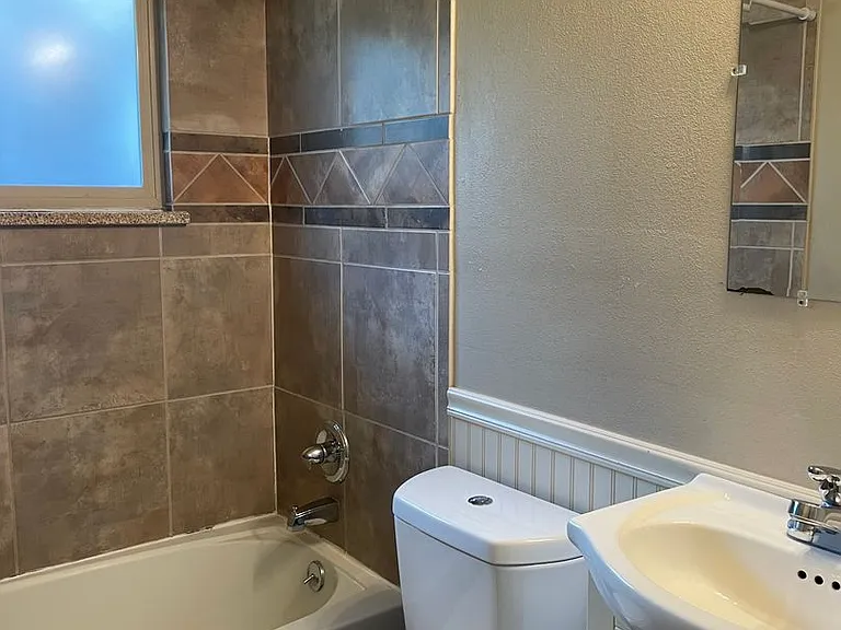 125 E Mrytle Flats — Photo 19