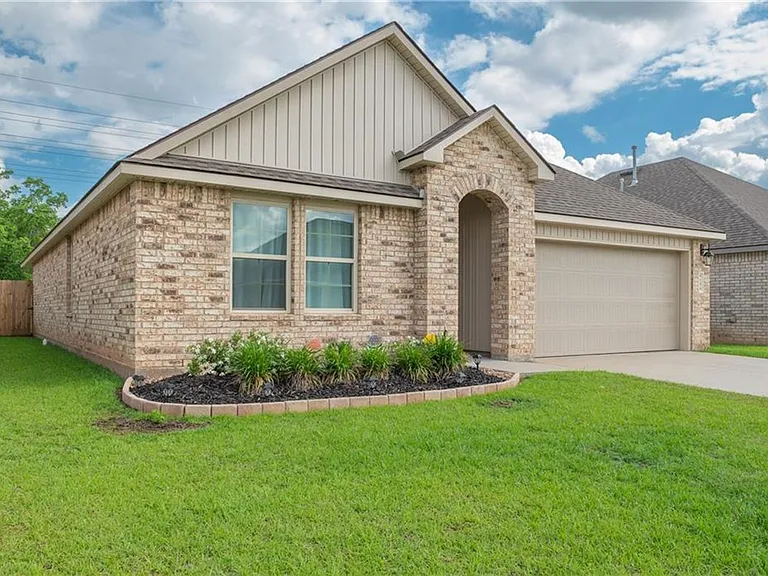 9150 Worthington Ct — Photo 2