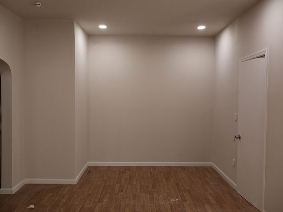 4th image of 126 Carlton Ave