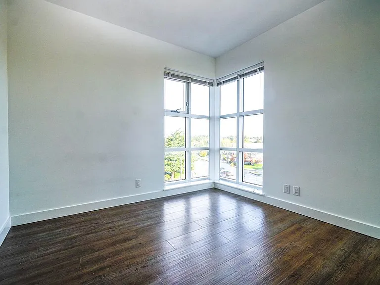 3185 Tillicum Rd — Photo 18