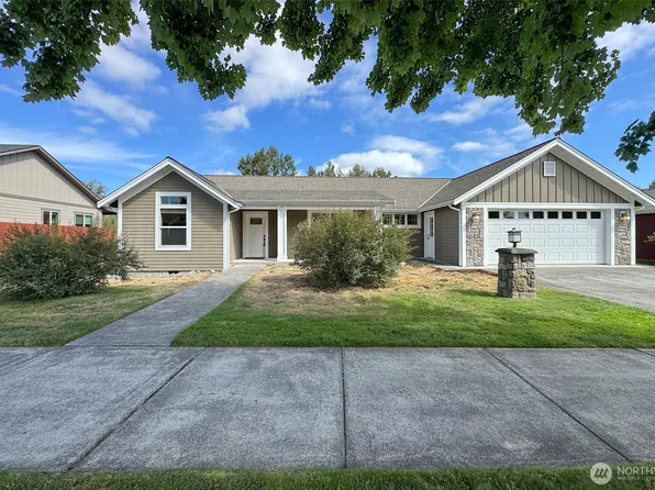 121 Broadmoor Street, Sequim, WA 98382