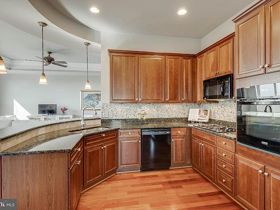5th image of 1915 Towne Centre Blvd Unit 812