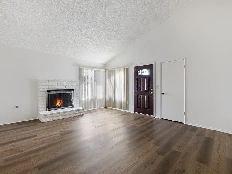 841 Landsford St — Photo 6