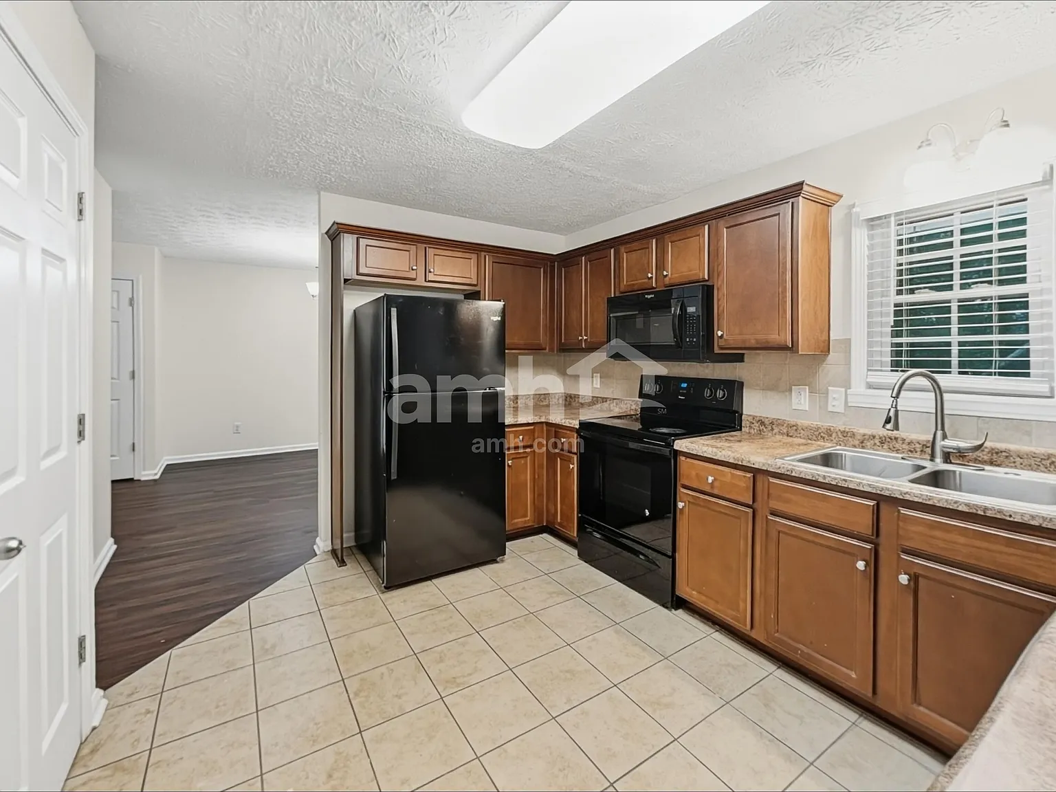 3 bed, 2.5 bath, 2008 sqft, $2,245 — Photo 4