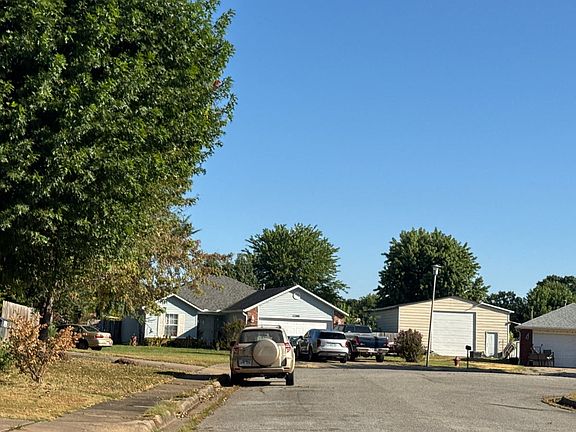 5th image of 1296 Bluebird Pl