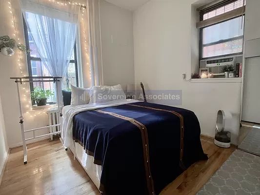 3rd image of 215 W 106th St #1D