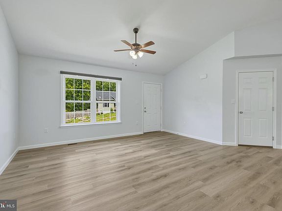 4th image of 141 Hampshire House Dr