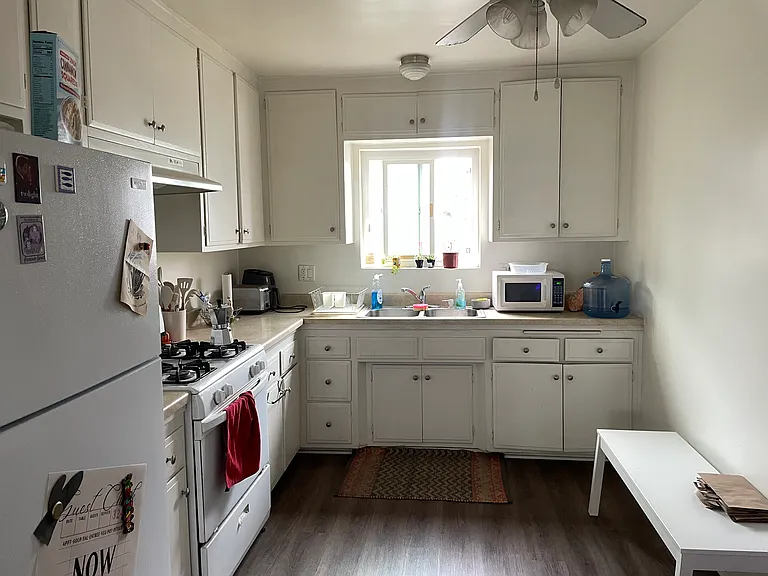 760 Termino Ave #2 — Photo 7
