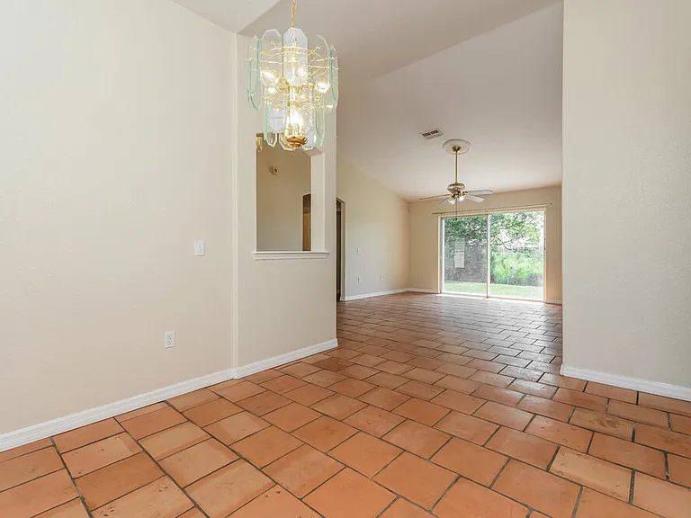 1001 Gary Dr — Photo 6