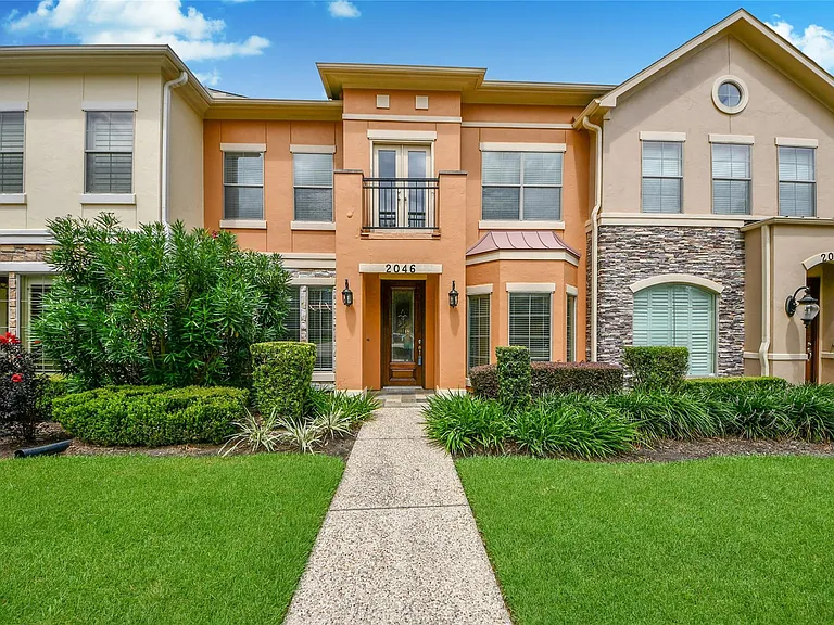 2046 Palm Forest Ln — Photo 2