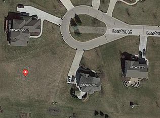 N42W22777 London Ct, Pewaukee, WI 53072