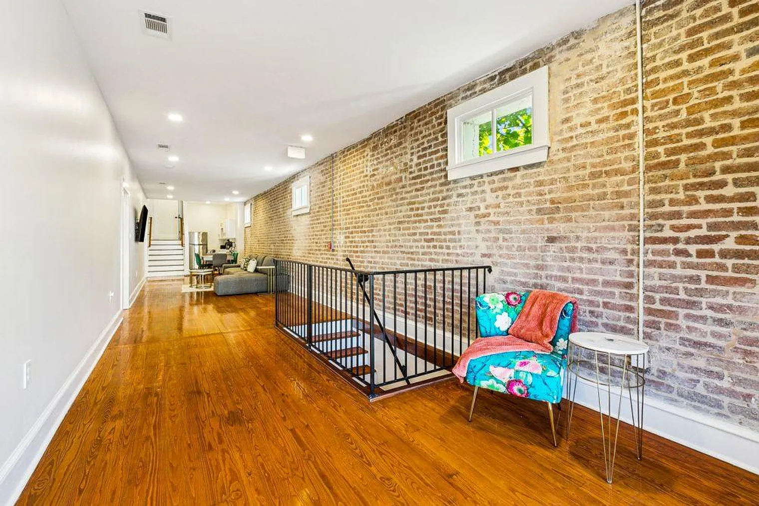 3 bed, 2.0 bath, 1496 sqft, $7,710 — Photo 4