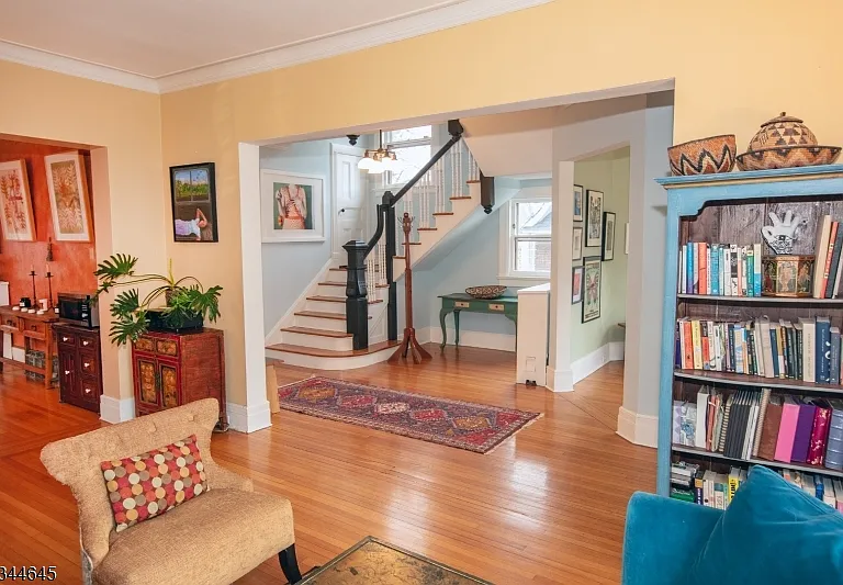 110 Montclair Ave — Photo 7