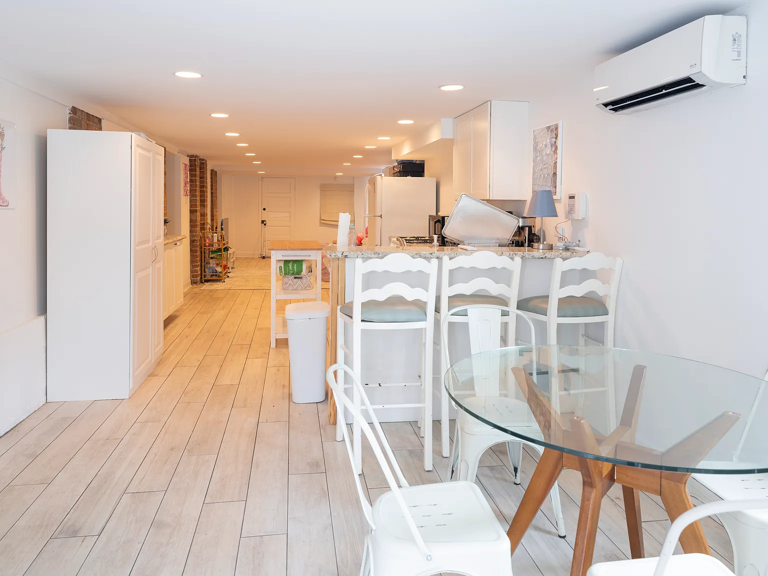 3 bed, 1300 sqft, $3,000 — Photo 3
