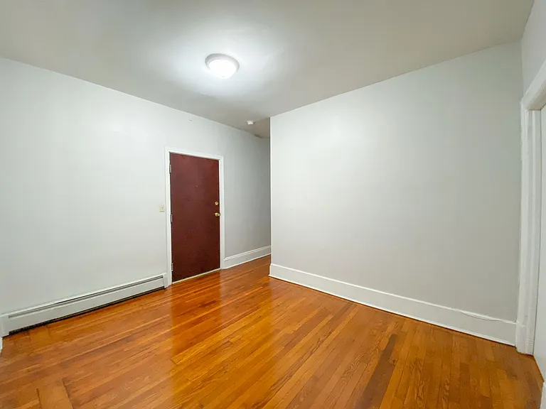 291 Buckingham St / Luca Investments LLC — Photo 37