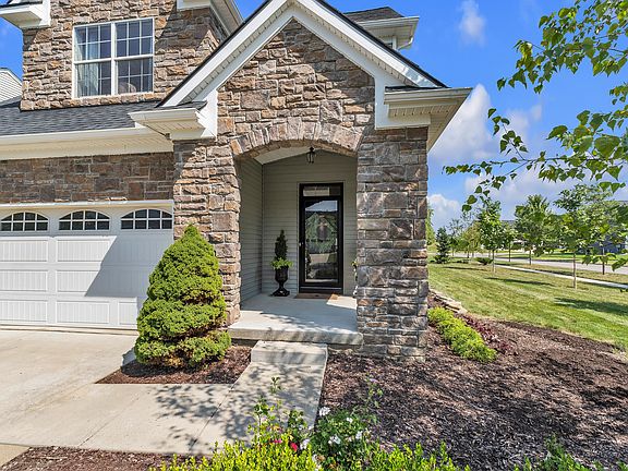 5th image of 481 Hickory Bluff Ln