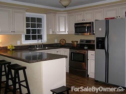 Kitchen : New kitchen. Only two years old.