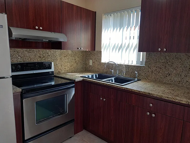 W 43rd Pl — Photo 20