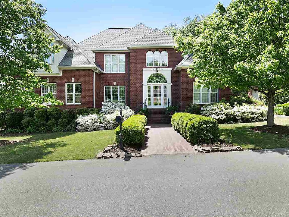 1st image of 70 Garden Dr