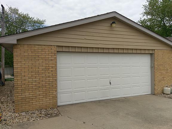 2 car garage waiting for you