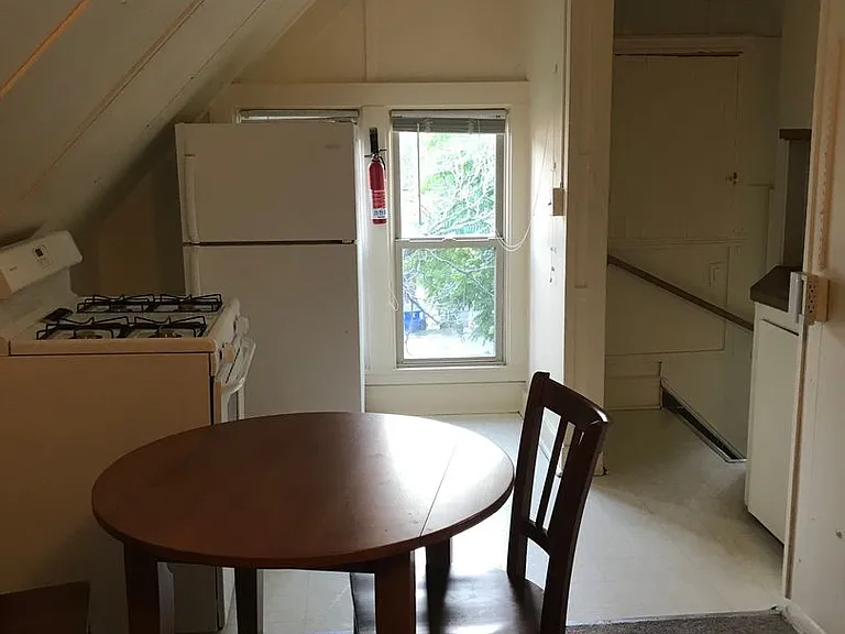 109 N Thayer St — Photo 5