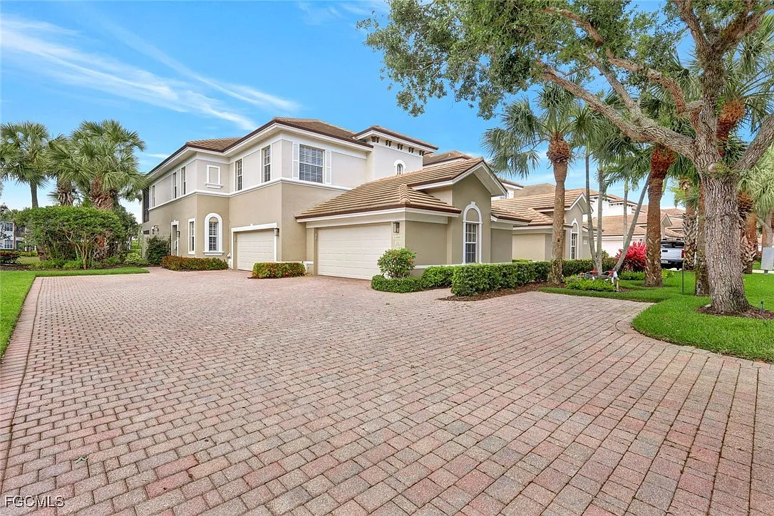 Building Photo - 10085 Valiant Ct #201