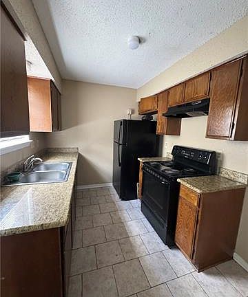 2nd image of 904 Jeffrey Ct #B