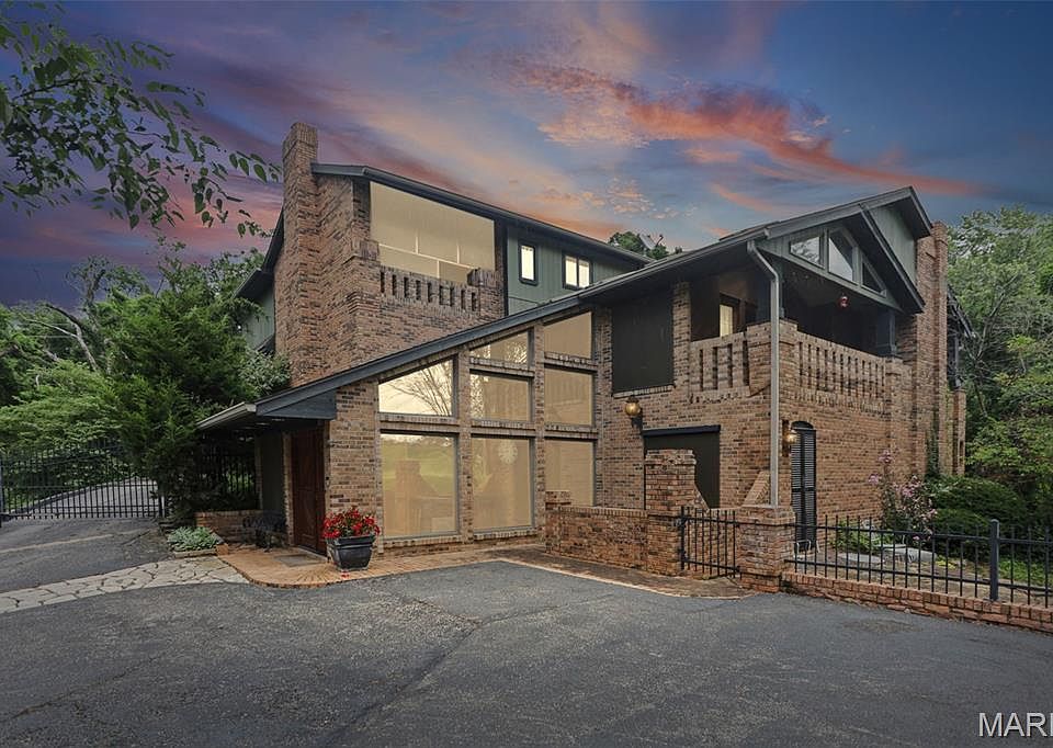1st image of 1 Saint Andrews Dr