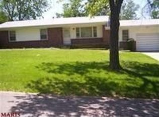 8706 Carmel Ct, Hazelwood, MO 63042