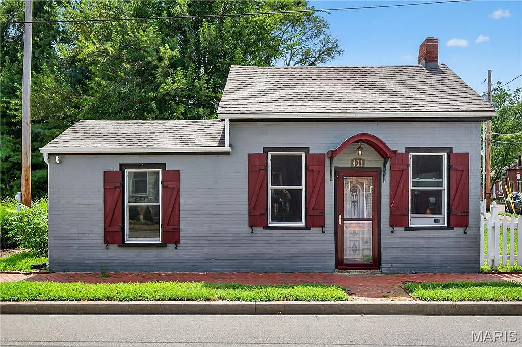 401 Mascoutah Ave photo 1