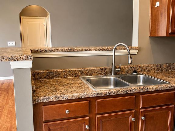 5th image of 908 Meriweather Dr