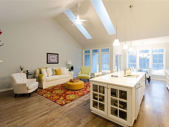 4th image of 1379 Ashwood Ln
