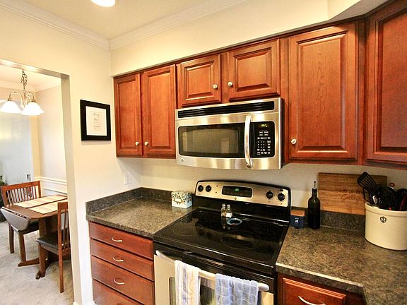 4th image of 1353 Bluff Ave #B