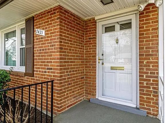 Covered Front entrance