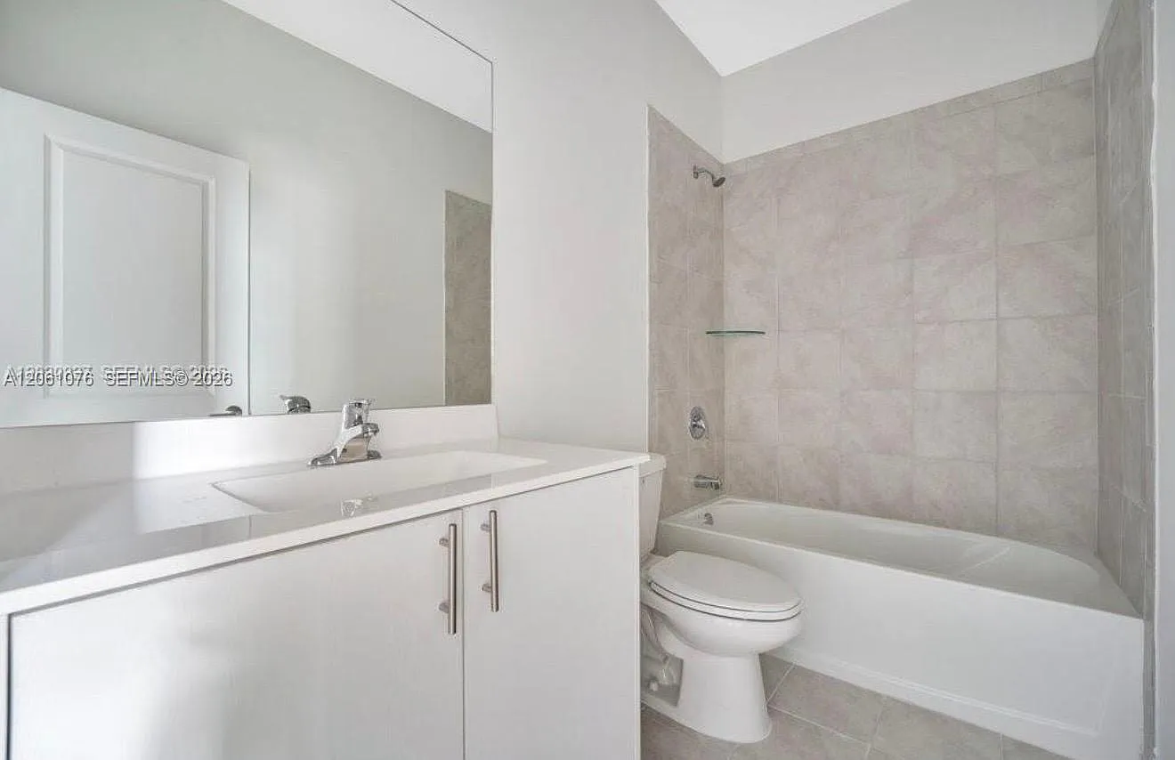 3 bed, 2.5 bath, 1331 sqft, $2,900 — Photo 2