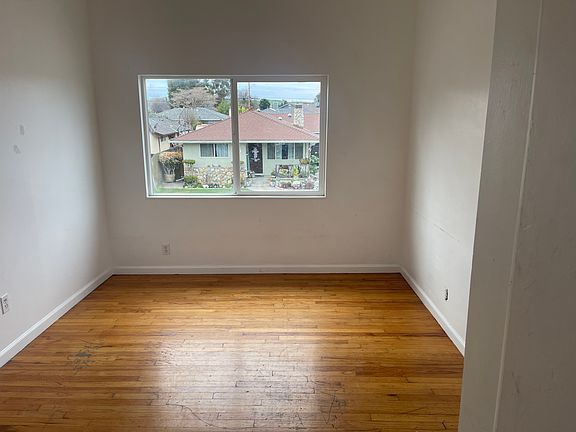 3rd image of 991 Suiter St #B