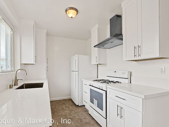 5th image of 2024 Ocean Park Blvd #10229693