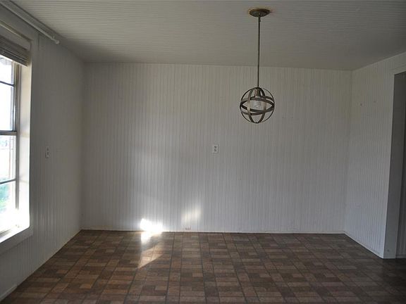 4th image of 541 Baker St