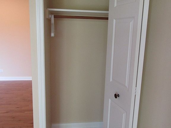 5th image of 21W581 North Ave APT 76