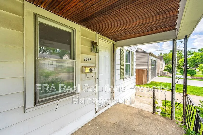4 bed, 1.0 bath, 1200 sqft, $1,750 — Photo 4