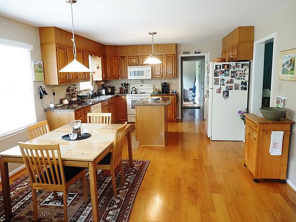 3rd image of 114 Bunting Dr