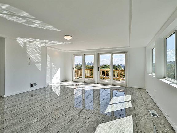 4th image of 2359 Elberon Ave