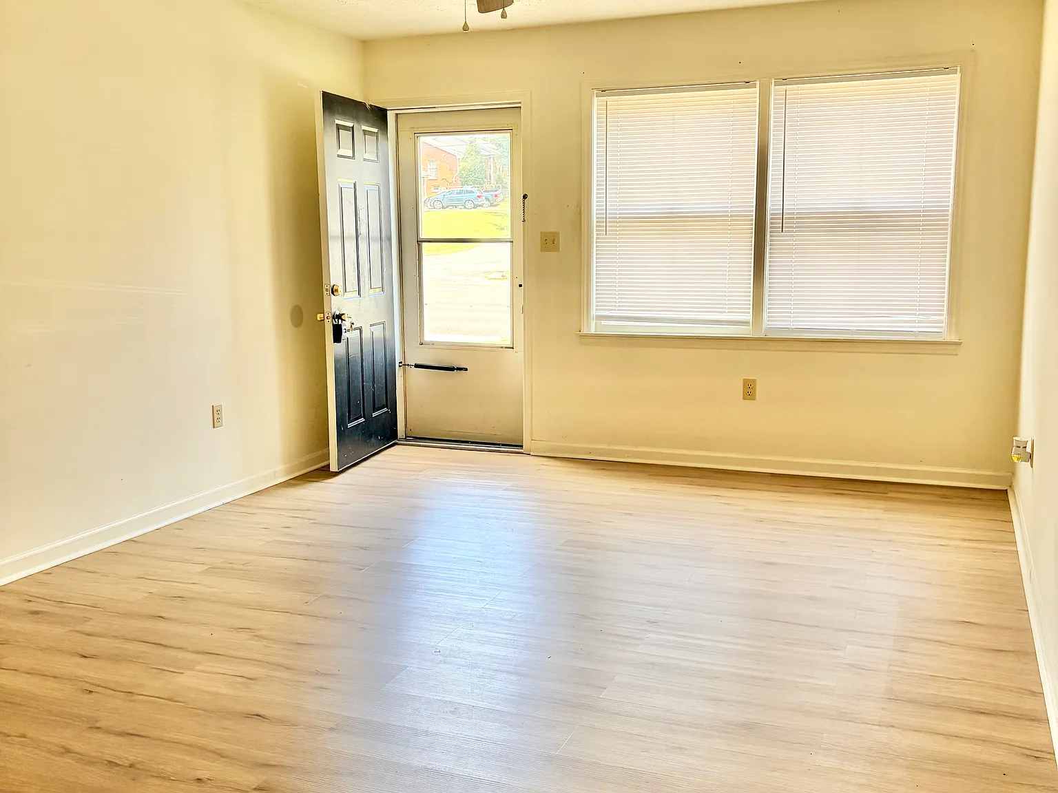 2 bed, 800 sqft, $900 — Photo 3