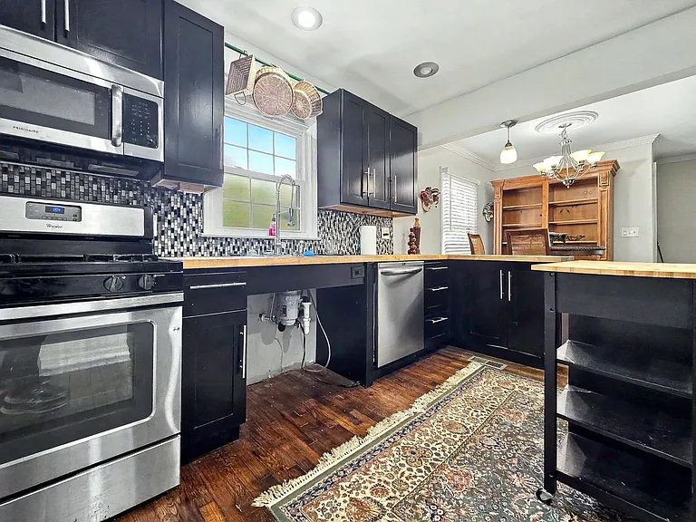1804 Sumter St NW — Photo 11