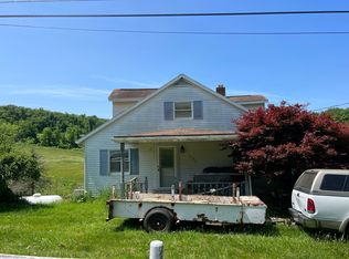 1095 Scenic Dr, Washington, PA 15301