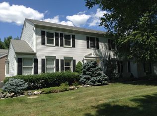 7 Monroe Pl, Cranbury, NJ 08512