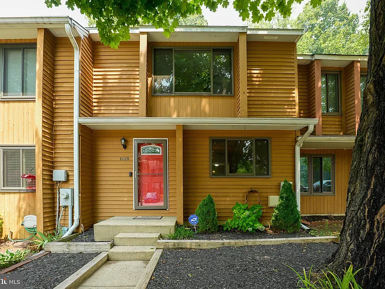 1025 Commanders Way N — Photo 35