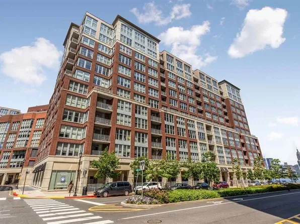 1125 Maxwell Lane image 1 of 19